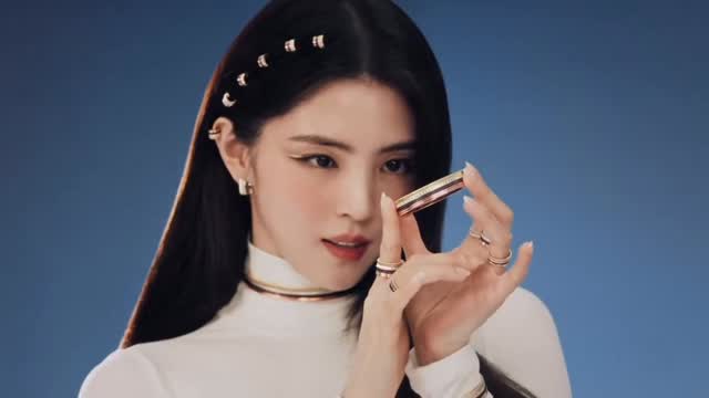 Instagram post by @moodforsohee for Boucheron. Caption reads: @xeesoxee for @boucheron ❄️ #hansohee #boucheron.