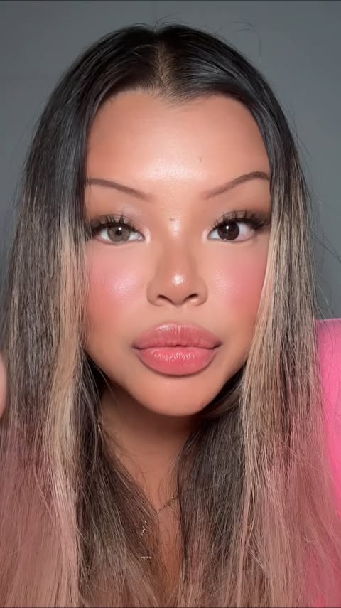 Instagram post by @_rawmoans for Myeyebb. Caption reads: [...] perfect coloured contacts <3 thank u....