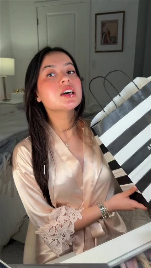 Instagram post by @_delcidlisbeth for Glow Recipe. Caption reads: I’m obsessed with these products! 🤭 @glowrecipe....