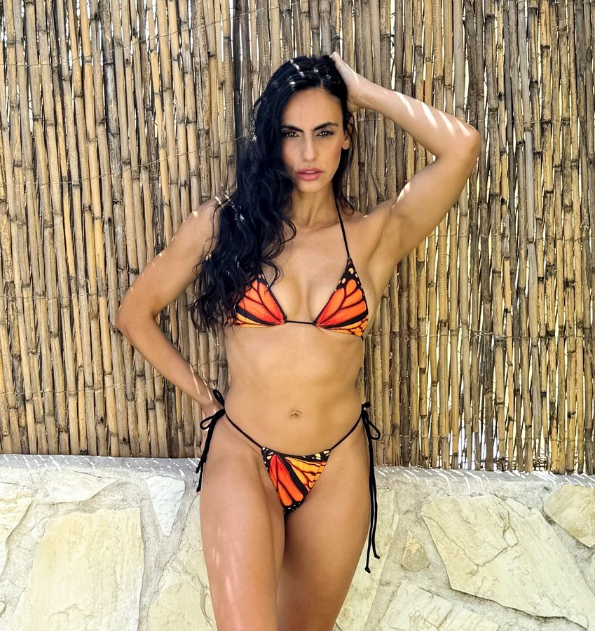 Instagram post by @alex.muhi for zasuwasportswear. Caption reads: [...] con el código “20Alex” @zasuwasportswear....