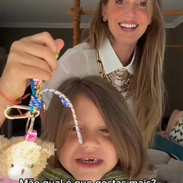 Instagram post by @madalena_abecasis for PARFOIS. Caption reads: [...] Queremos tudo! SEMPRE. 😄😄
@parfois....