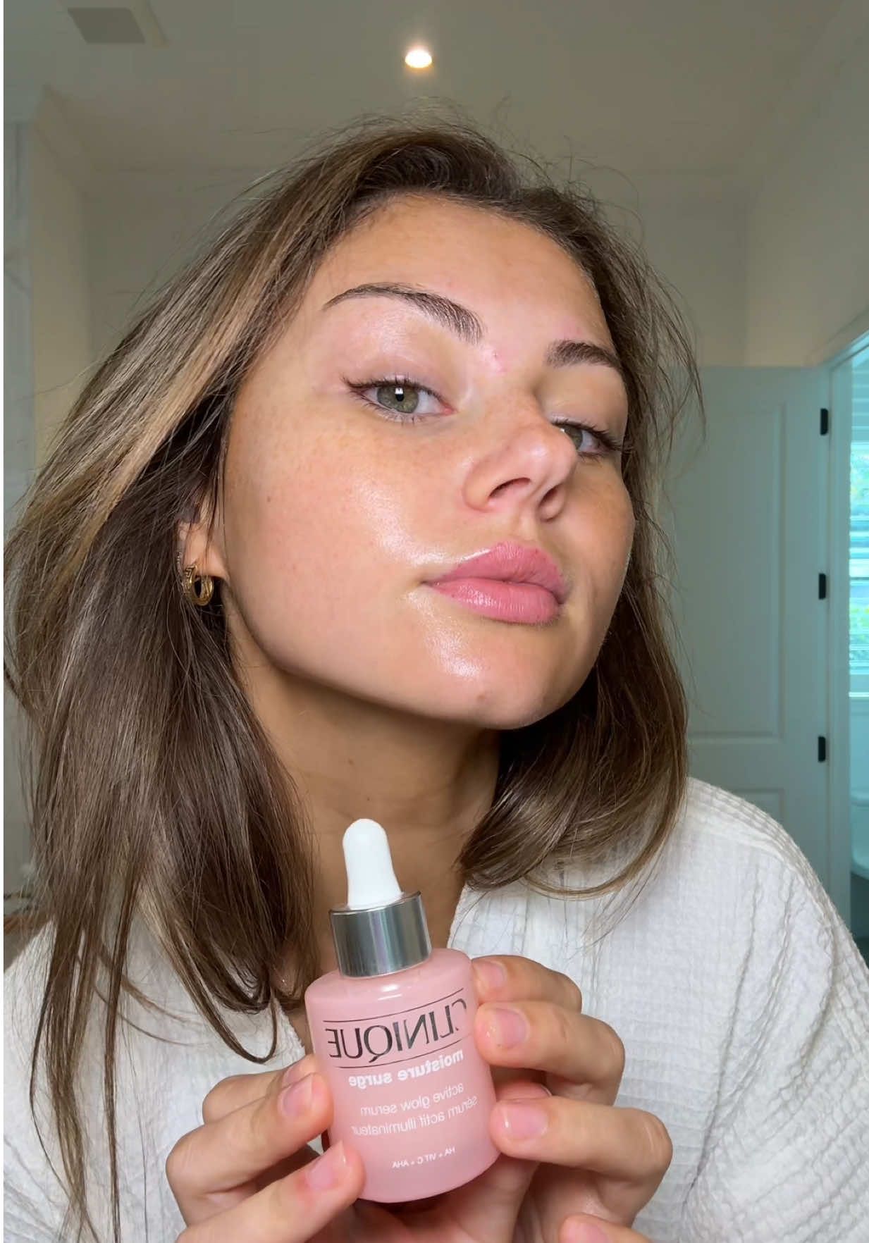 TikTok post by @itstherealkimshady for Clinique. Caption reads: [...] products that work I can always trust....