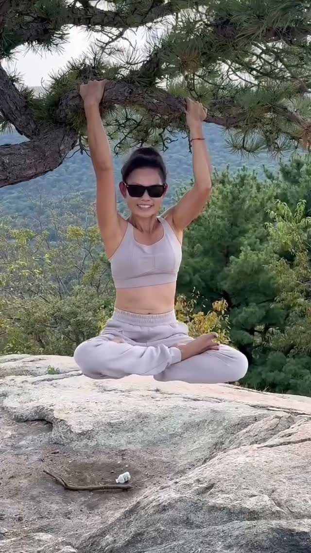 Instagram post by @frog_natureyogi for Ellie. Caption reads: [...] @aloyoga @alowellnessclub I’m wearing....