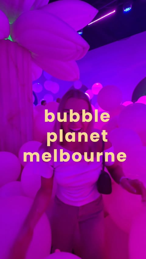 Instagram post by @emilyelizabeth.w for Fever. Caption reads: [...] to save 10% @bubbleplanetexperience....