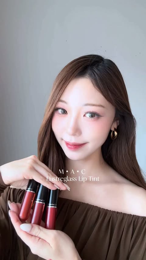 Instagram post by @amichrcy for M·A·C Cosmetics Thailand Market. Caption reads: Glossy lip moment 💋✨ ลิปทินต์เนื้อบางเบา....