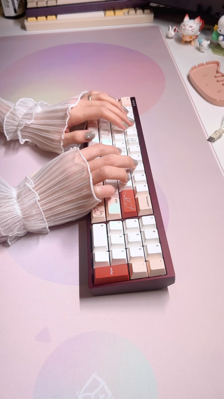 Instagram post by @mango.keebs for Unikeyboards. Caption reads: (ad) my most unique layout so far from....