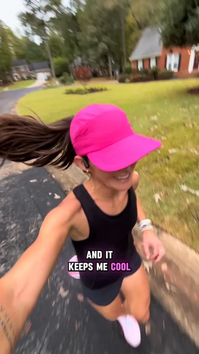 Instagram post by @runlikebeck for Feetures. Caption reads: [...] The Stride Flex Performance Tank from....