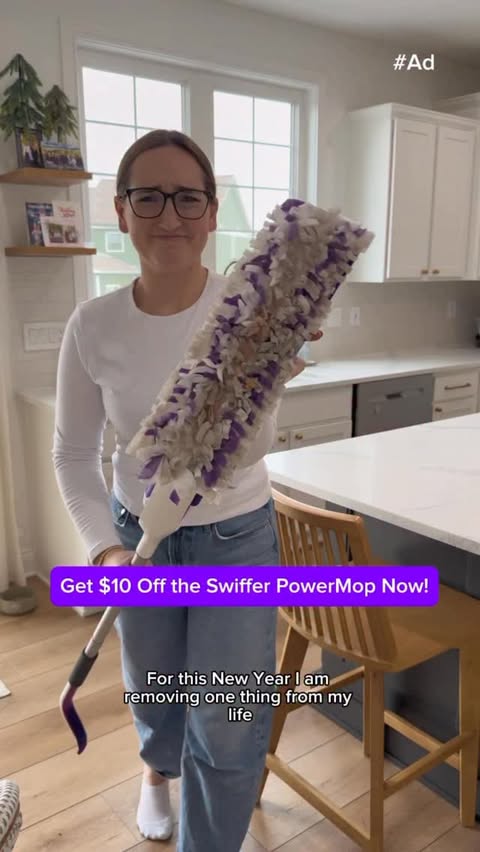 Instagram post by @carissacleansitall for Swiffer. Caption reads: #Ad #SwifferPartner Grab the @swiffer PowerMop....