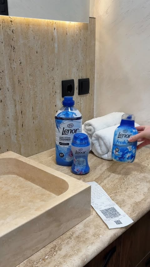 Instagram post by @ugcbyema for Gillette Venus. Caption reads: ad Mali podsetnik da kupovina može da bude i....