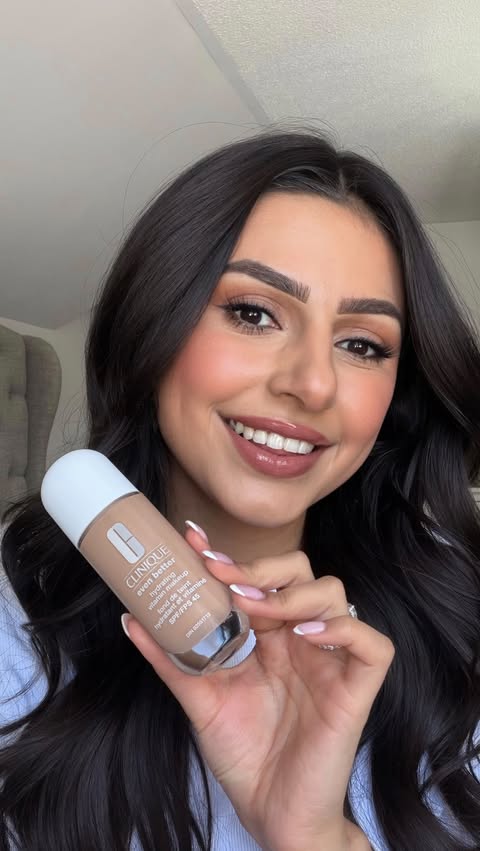 Instagram post by @glambygilly for Clinique. Caption reads: [...] ✨ glowing skin all winter thanks to....