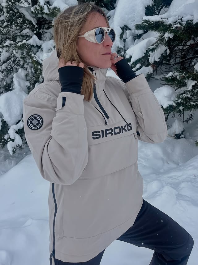 Instagram post by @1x100tomx for IZIPIZI. Caption reads: [...] #publi #snow #mountain_world #sky @izipizi.