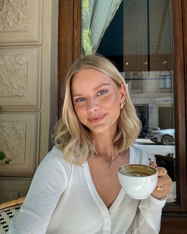 Instagram post by @amanda_sand for Bubbleroom. Caption reads: Happy October 1st 🍂🧸🍁 here’s a few fall fits....