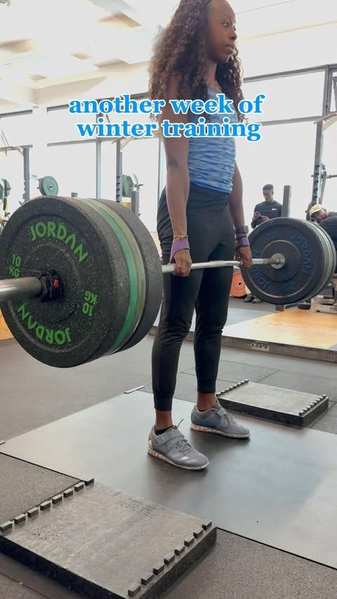 Instagram post by @desiree_lh for Compex. Caption reads: [...] the new SP 8.0 muscle stimulator from....