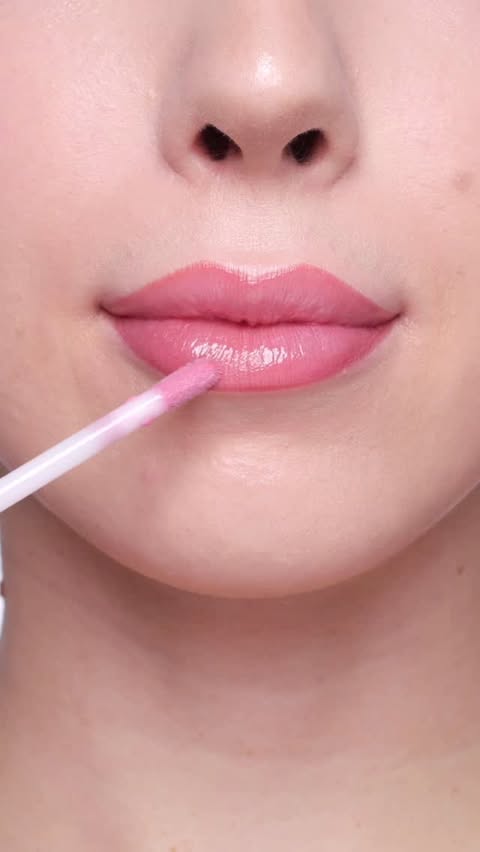 Instagram post by @ashleykaylamakeup for BUXOM Cosmetics. Caption reads: Today’s lip combo💕 Wearing the @buxomcosmetics....