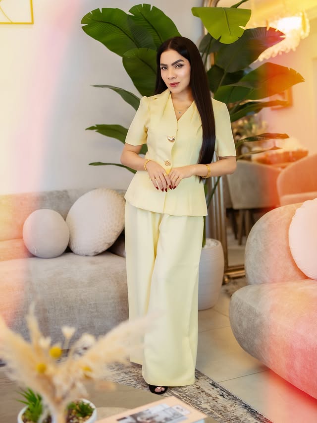 Instagram post by an influencer for SHEIN. Caption reads: [...] is the new power move🤩 SHEIN Fit Check....