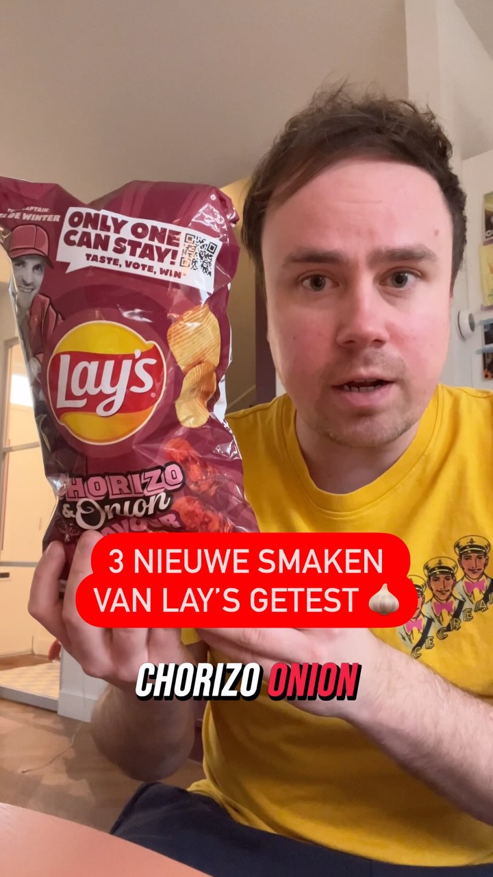 Instagram post by @snackspert for Lay's. Caption reads: Maar liefst drie nieuwe smaken van Lay’s! Roasted....