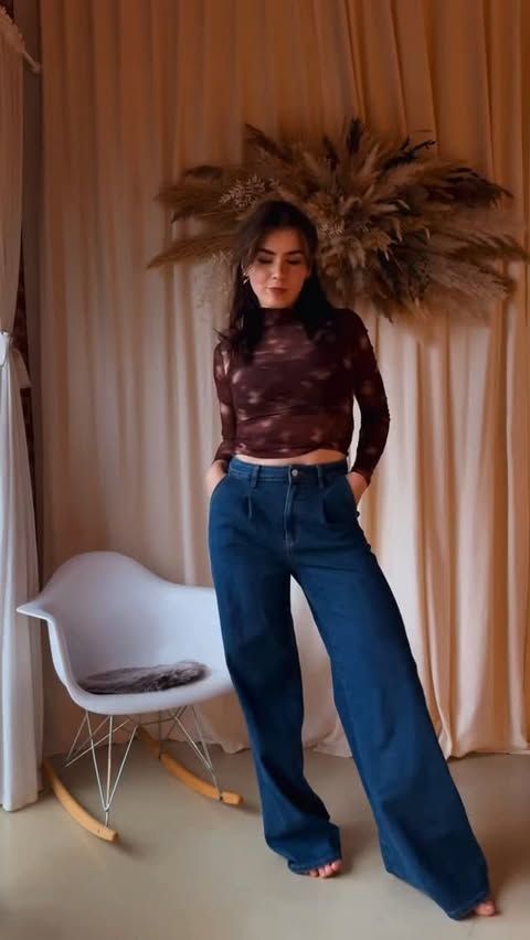 Instagram post by @katomusic for Guts & Gusto. Caption reads: [...] herfst outfits & Reneé Rapp. 🍂🌂💘....