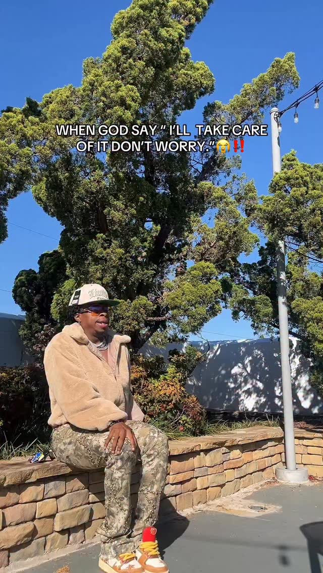 Instagram post by @raymondturnerjr for Citi Trends. Caption reads: 👇🏾👉🏾 Tag a friend 👀‼️
•
•
One of my Kinfolks....