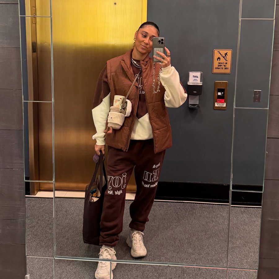 Instagram post by @allymisslove for Contigo. Caption reads: ✨Had to take a few days to handle some....