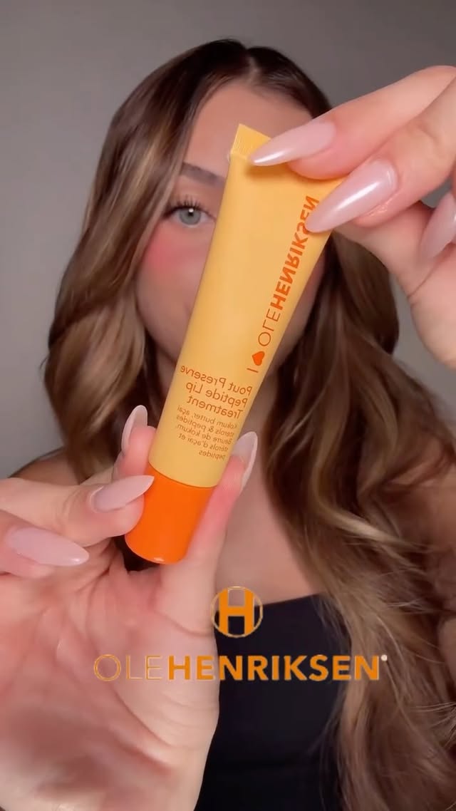 Instagram post by @lindceybeauty for OLEHENRIKSEN. Caption reads: looking for JUICY, soft lips? 👄 the @olehenriksen....