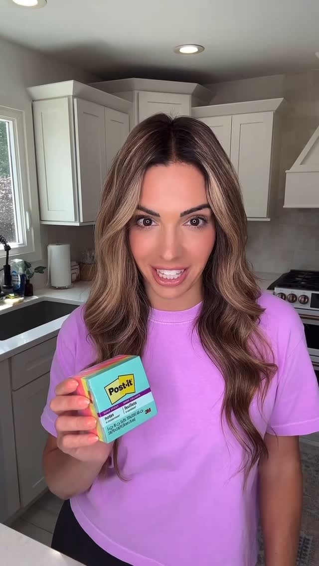 Instagram post by @momlifewithlaura for Post-it. Caption reads: #ad SOMETIMES THE SMALL THINGS LIKE A FEW....