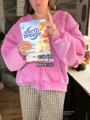 TikTok post by @julesk3701 for Earth Breeze. Caption reads: #earthbreeze #laundrydetergent #laundryhack [...].