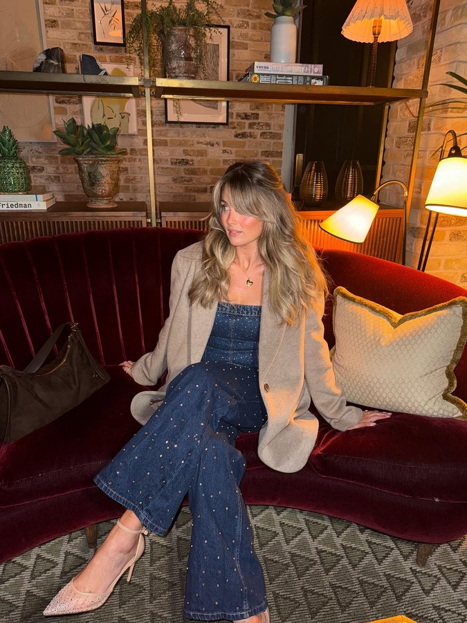 Instagram post by @dominiquenugent89 for Primark. Caption reads: [...] in London Town ❤️✨

Full fit @primark....