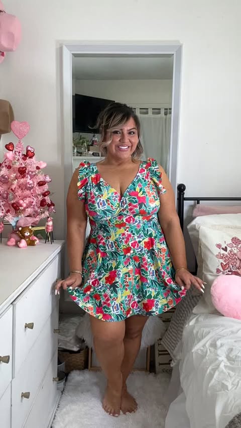 Instagram post by @la_latina_constyle for BloomChic. Caption reads: [...] what more can we ask for!? 

Thank you....