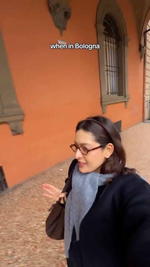 Instagram post by @thementalhealthdoc for GetYourGuide. Caption reads: [...] the Italians say, buon appetito! 🍝✨....