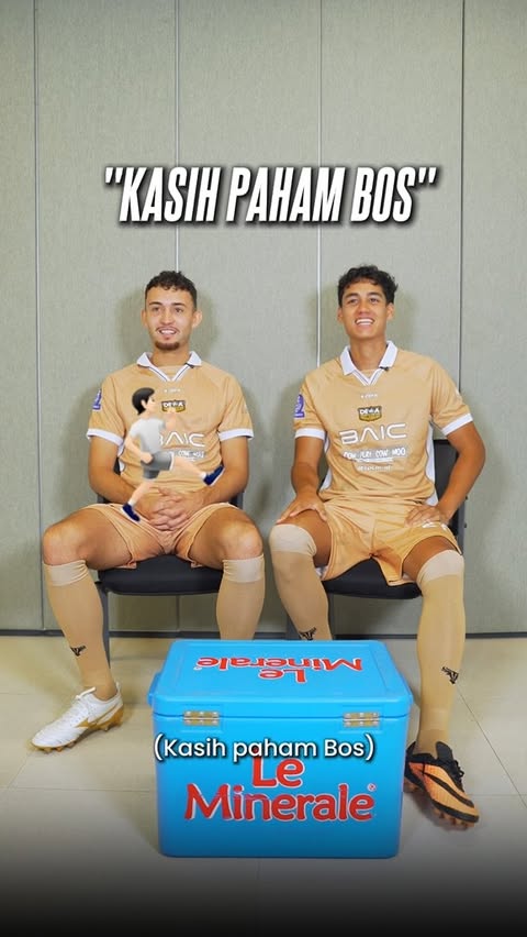 Instagram post by @dewaunitedfc for Le Minerale. Caption reads: [...] dan Ivar, jangan lupa selalu minum Le....