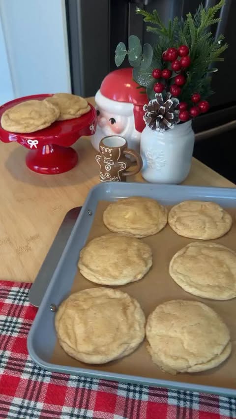 Instagram post by @munchiesbymallory for Bob's Red Mill. Caption reads: cheesecake stuffed snickerdoodles 🎄🍪

every day....
