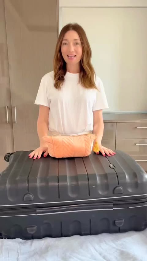 Instagram post by @antonia_prebble for Elizabeth Arden. Caption reads: [...] so here’s my 3-step reset from....