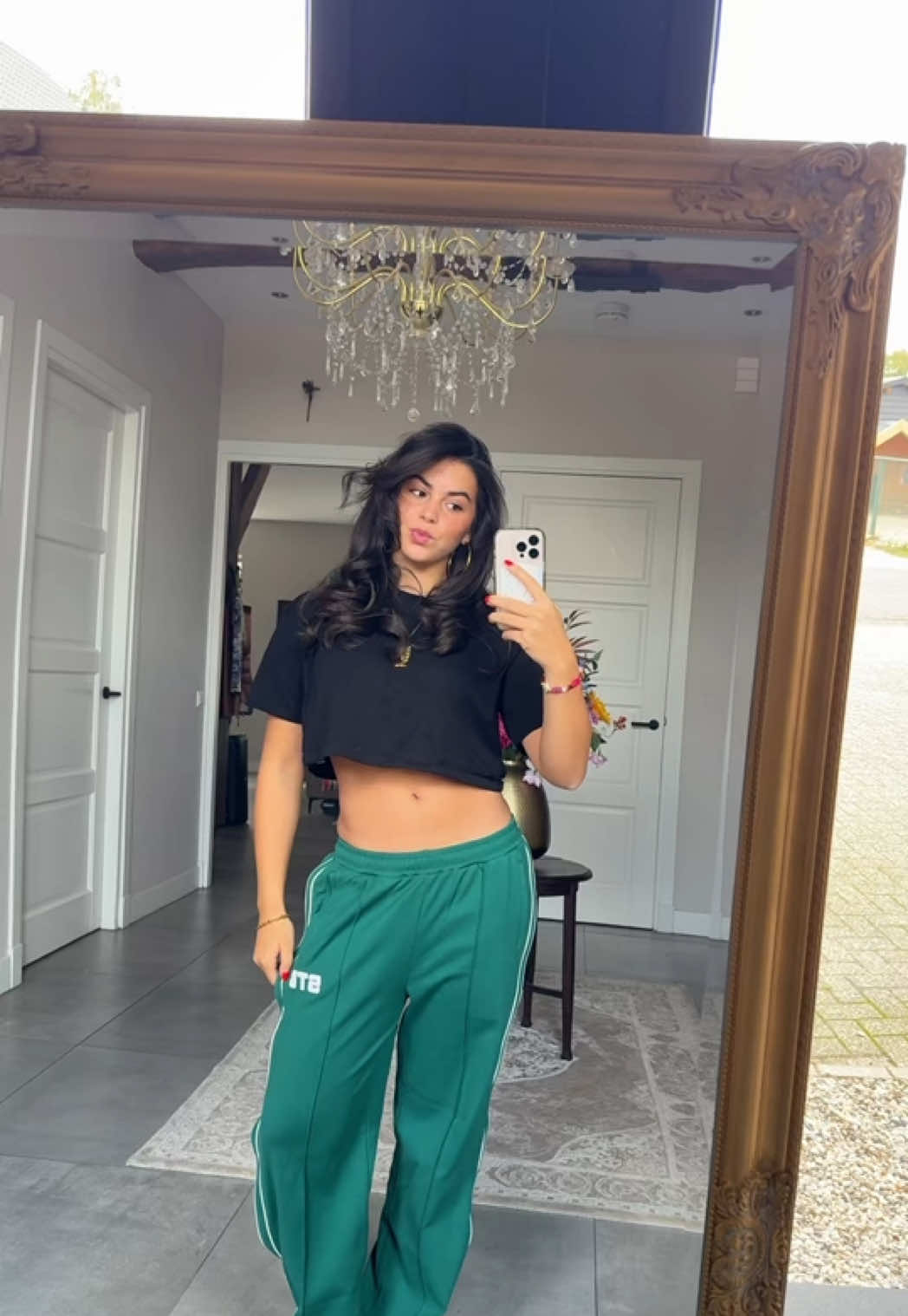 TikTok post by @julisahulleman for SIZZ THE BRAND. Caption reads: everyday urban collectie van @SIZZ the brand 🧡🧡.