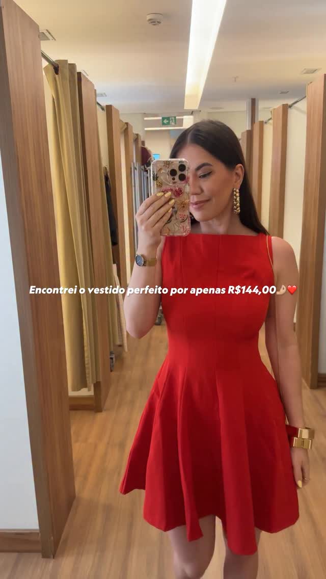 Instagram post by @rafasampaiio for Lojas Renner. Caption reads: O vestido perfeito existe! 🤌🏼🌟✨❤️
Comenta “eu....