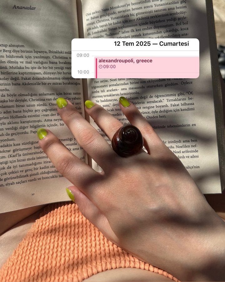 Instagram post by @tuluygunel for Le Specs. Caption reads: yaz başka bi’ şey 👉🏻👈🏻
#reklam #summer #greece....