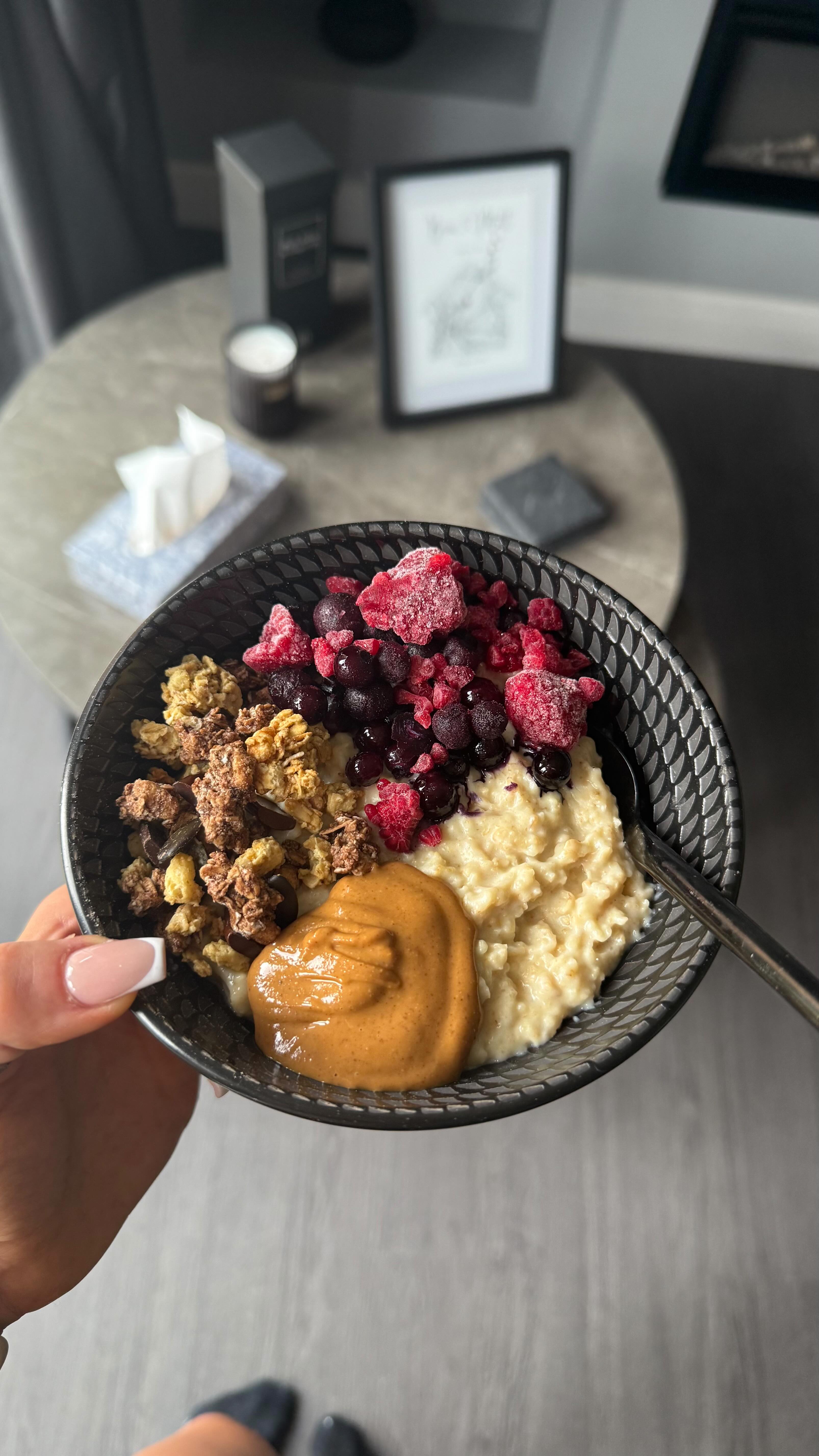 Instagram post by @bec_foodandfitness for Protein World. Caption reads: [...] for around 90 seconds.
Add 40-50g....