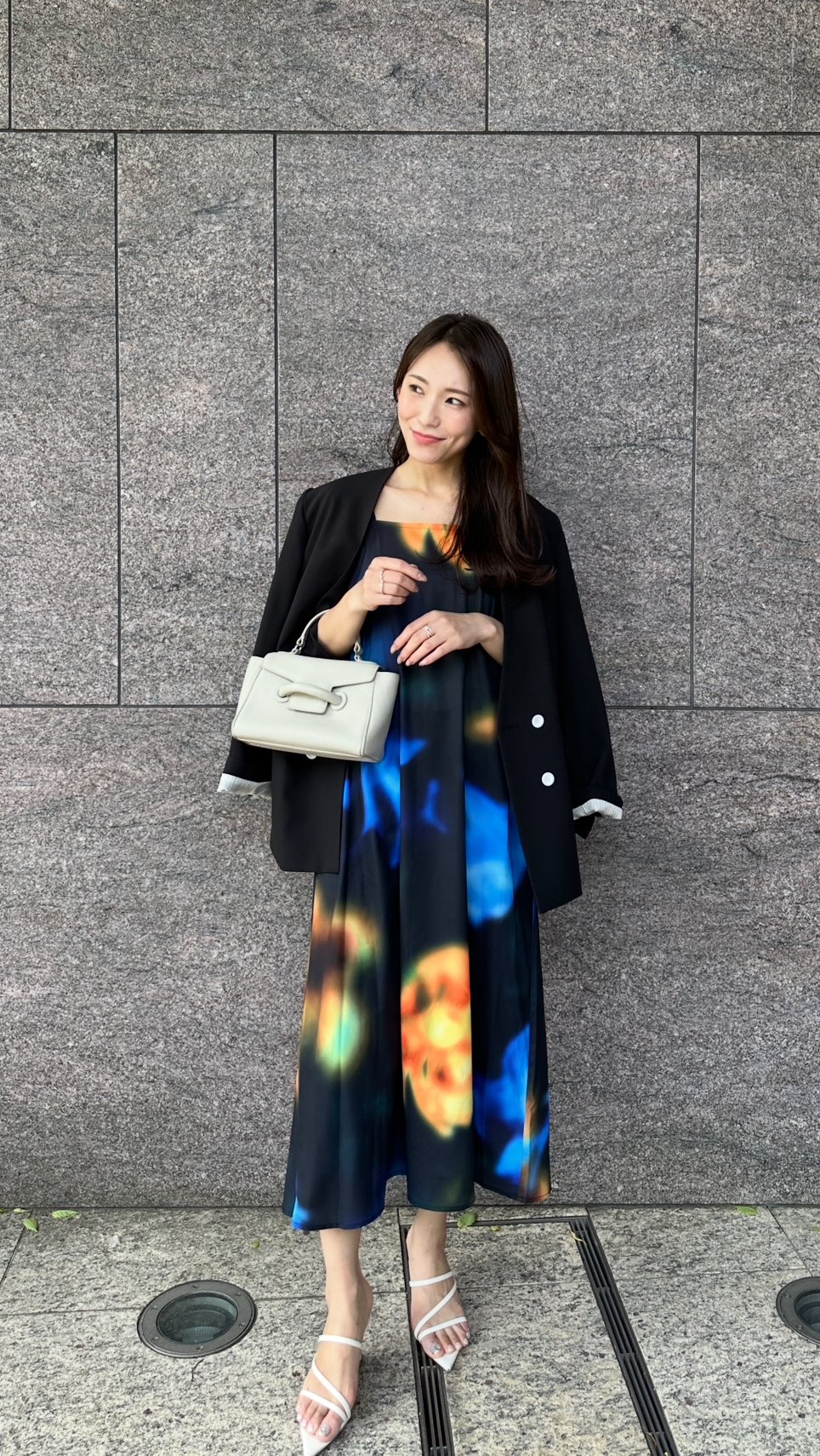 Instagram post by @shizuka.watanabe for MURUA. Caption reads: MURUAのシェイドフラワーレイヤードワンピースを使って着回し3選〜🙌♥️

このワンピース着回し....