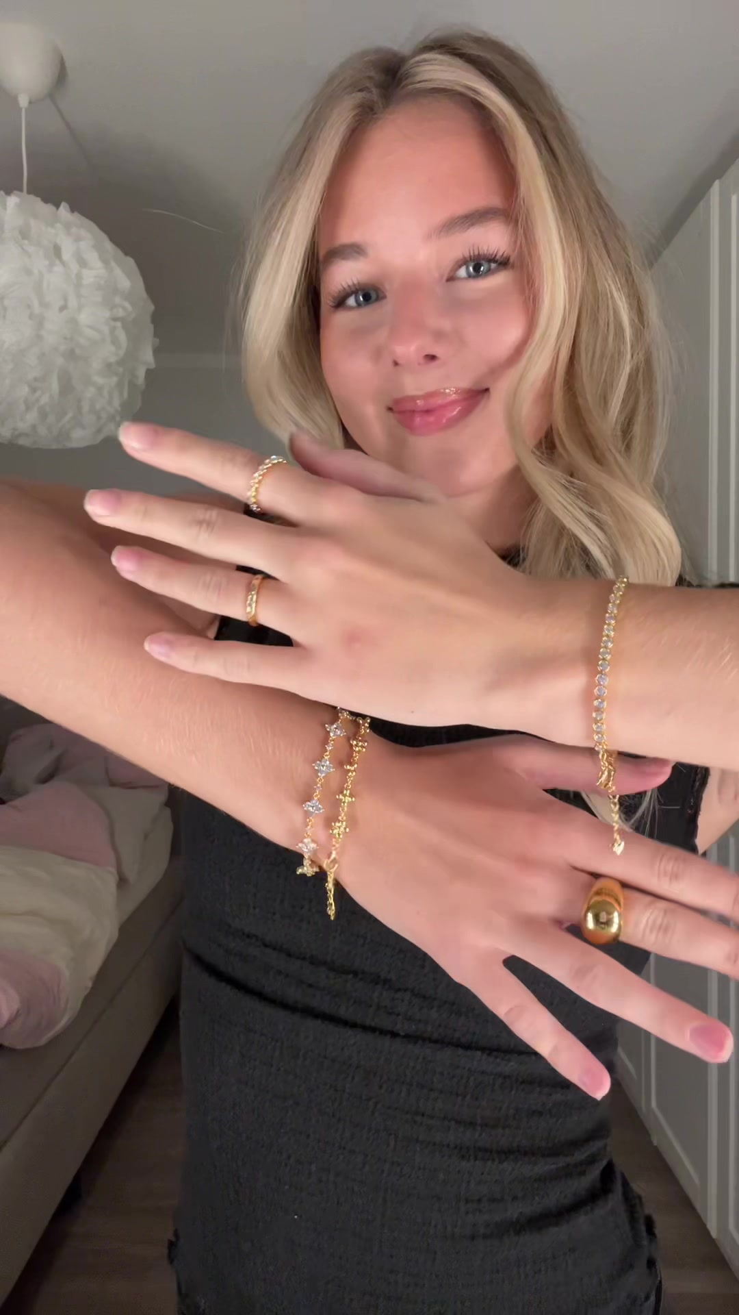 TikTok post by @mairaa.lia for En Route Jewelry. Caption reads: Anzeigel @en route jewelry has a 35% Black Friday....