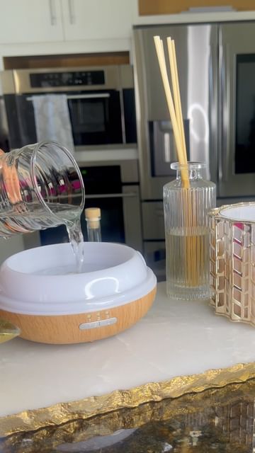 Instagram post by @anasiaamere for Everlasting Comfort. Caption reads: Diffusing essentials oils all summer long for....