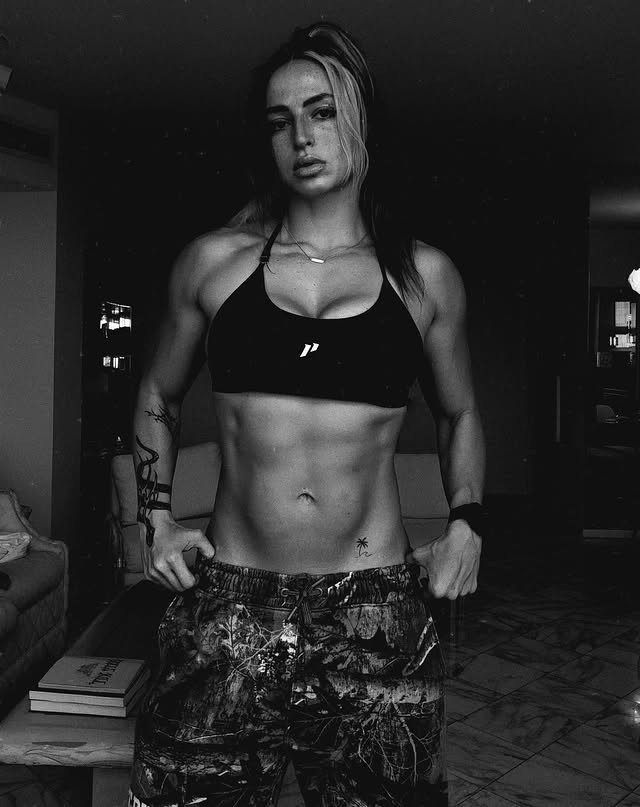 Instagram post by @liztess for 1st Phorm. Caption reads: Why put off to tomorrow what you can do....