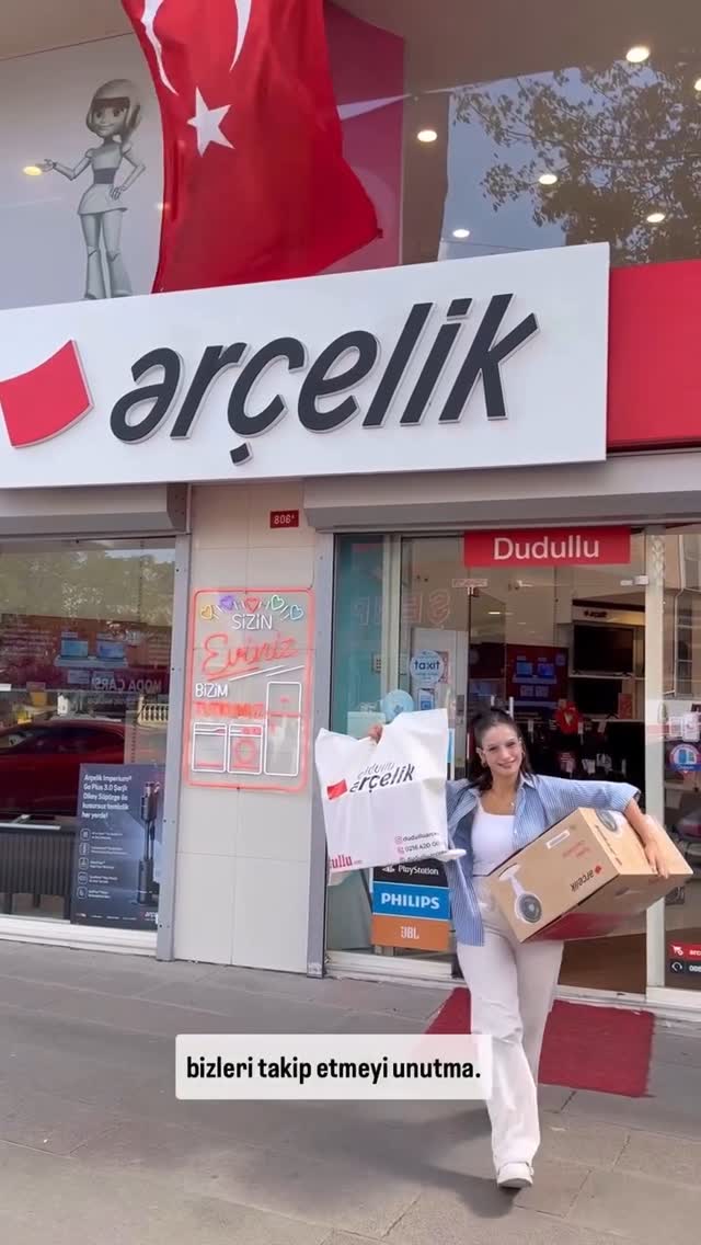 Instagram post by @gulcinmaviyildirim for arcelik. Caption reads: Dudullu Arçelik’te dev indirim😍

Burası....