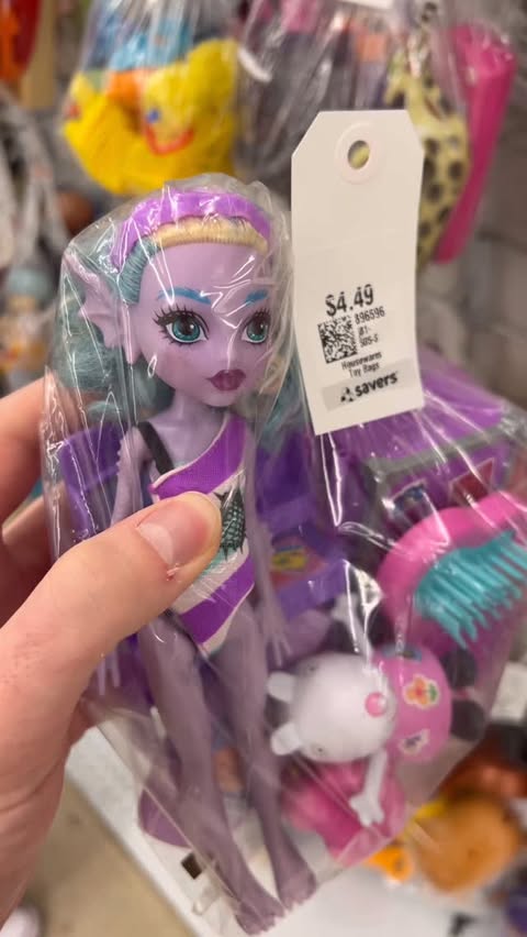 Instagram post by @zombiexcorn for Monster High. Caption reads: Who remembers kelpie 🤓

#dolls #monsterhigh....