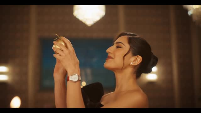 Instagram post by @saraalikhan95 for Longines. Caption reads: [...] Time worth cherishing ✨🎄, with my @longines....