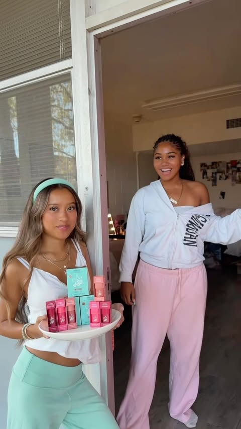 Instagram post by @bellascloset.0 for Bubble. Caption reads: In honor of the new limited-edition bubble x elf....