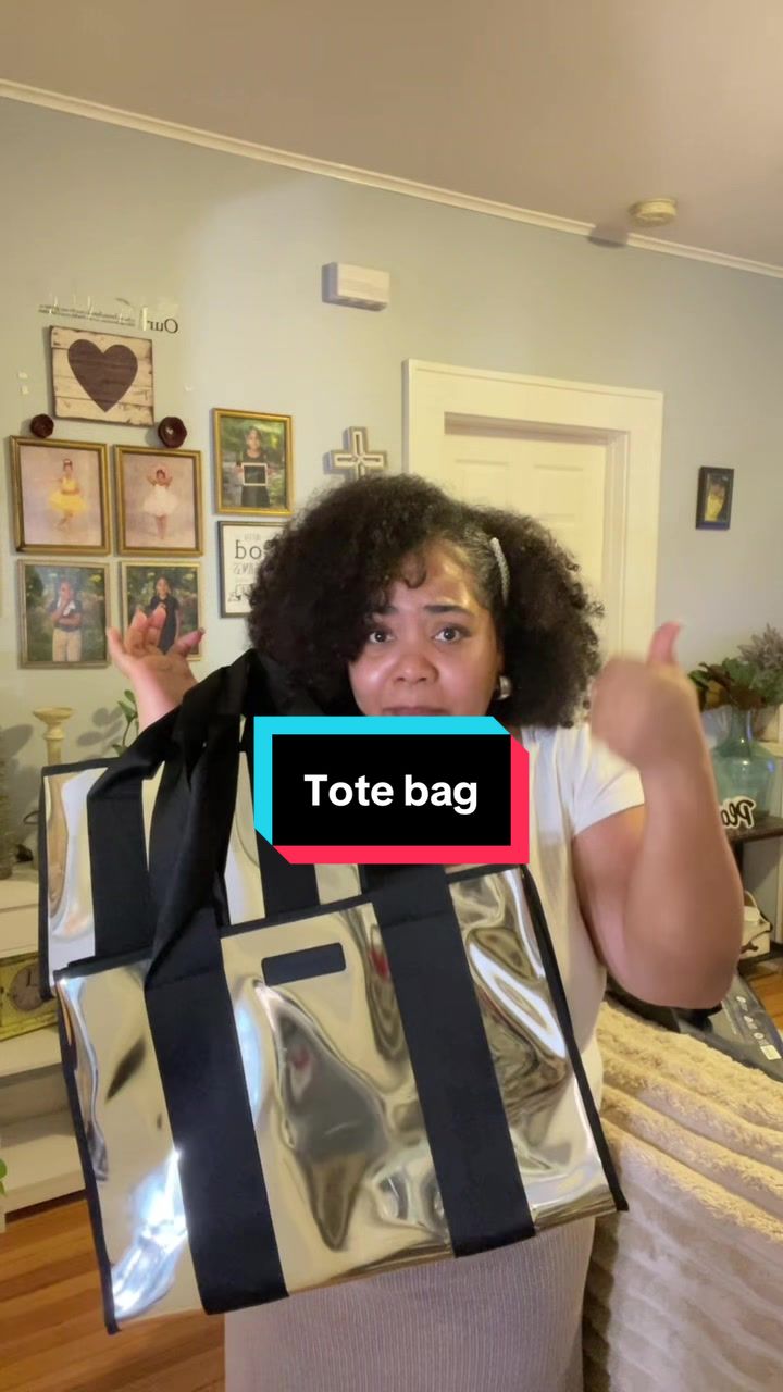TikTok post by @kelia2604 for Case-Mate. Caption reads: Tote bag de @Case-Mate  #totebag .