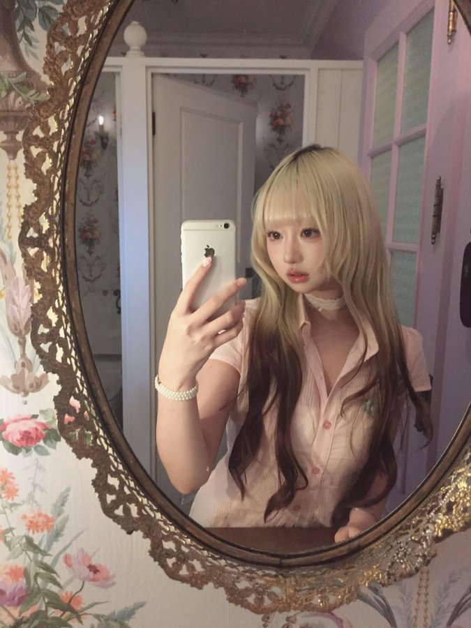 Instagram post by @3144.tty for MUSINSA. Caption reads: mirrorshot🪞
トップスはmusinsaで購入した@twee_officialのシャツ🎀....