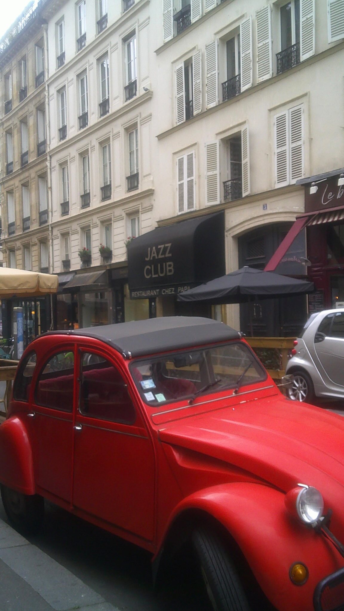 Instagram post by @webeecca for Breyers. Caption reads: Fav heatwave snack^^

@breyers vanilla ice cream....