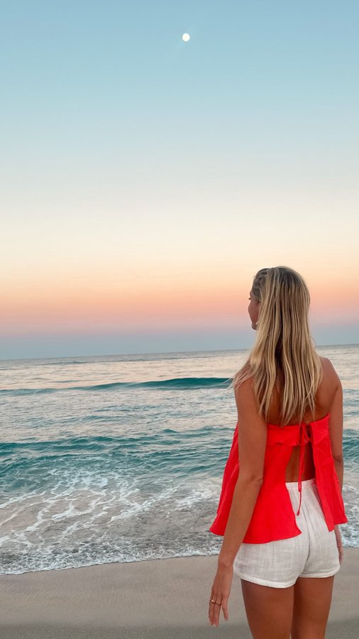 Instagram post by @camillapavann for Lifefactory. Caption reads: [...] these wine glasses & tote from @lifefactory....