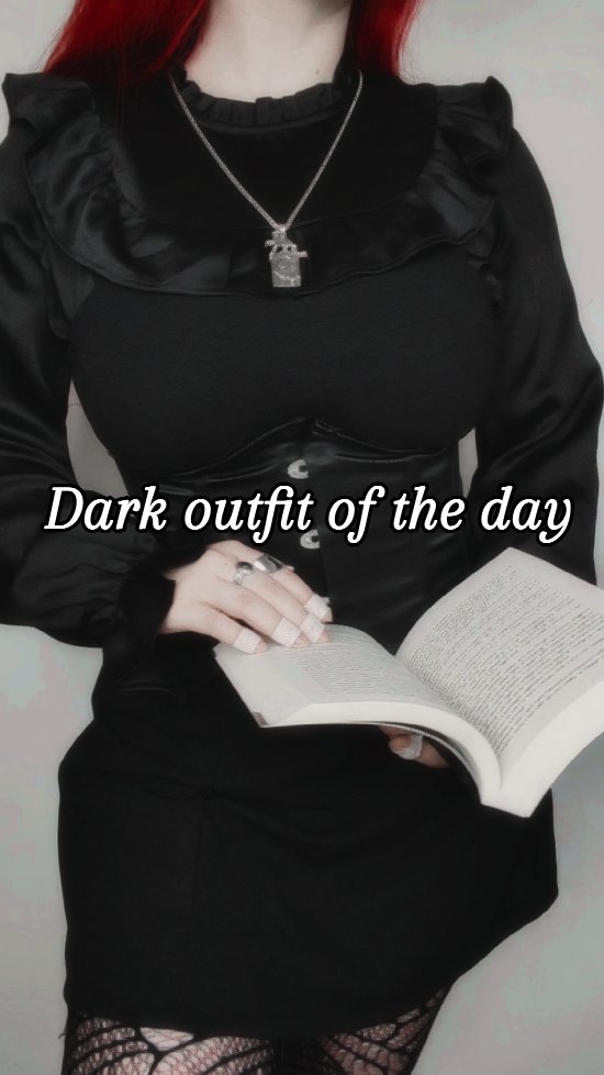 Instagram post by @glory_of_dark_beauty for Scarlet Darkness. Caption reads: [...] of it! 🖤🖤🖤🖤🤌🏼

Corset from....