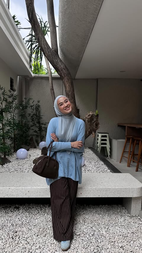 Instagram post by @ratughania for LANEIGE. Caption reads: Aku berasa cantik bgt lagiiii pake cushion laneige....